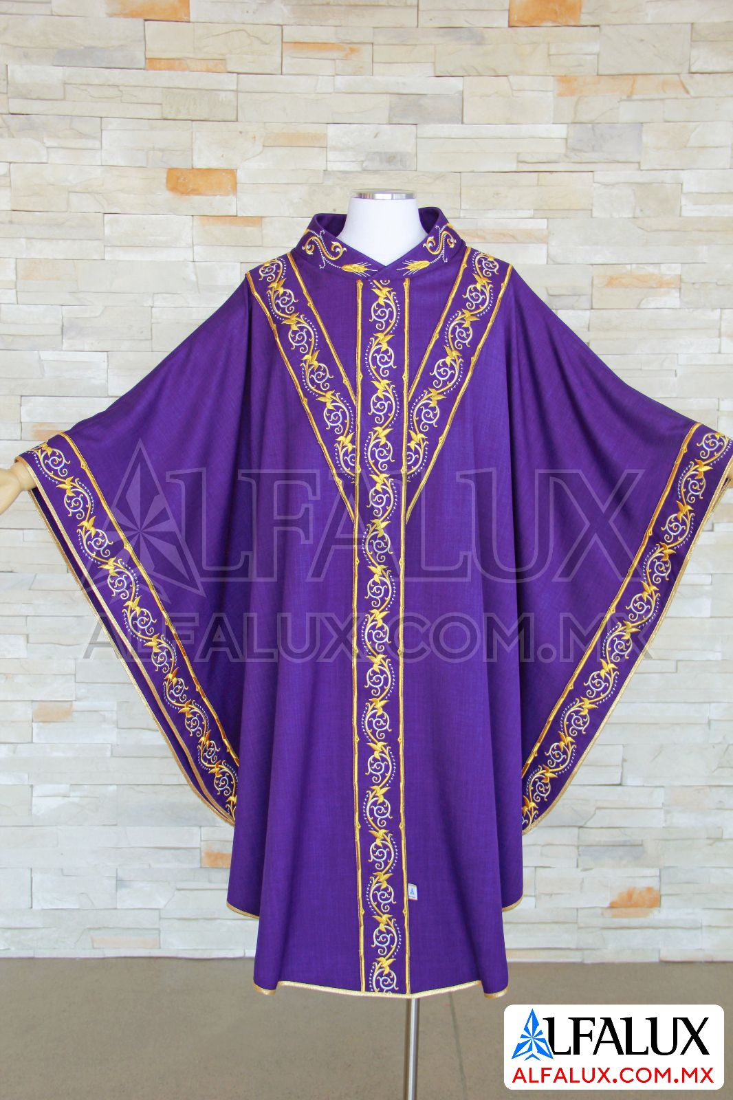 15 CARDENAL YEE Casulla Alfalux Morado Laterales Cuello Bordado 301 (10)